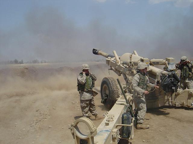 Bombarding the Shiite stronghold of Fallujah in Iraq 2004