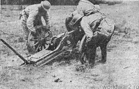 WW1 53mm gun - Romanian troops were issued with the French Adrian helmet once they joined the war