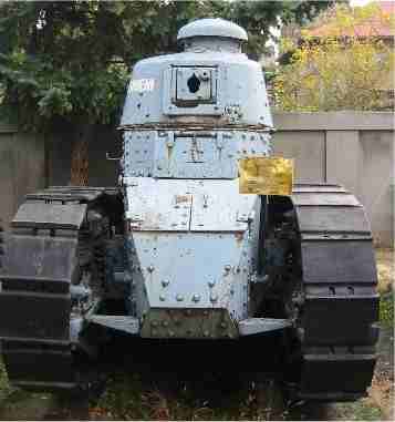 Renault 17 tank